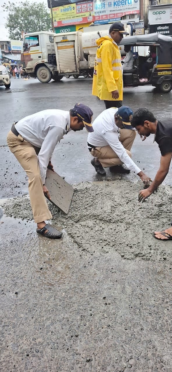 Kandivali Traffic Police Repair Pothole To Prevent Accidents After BMC Inaction