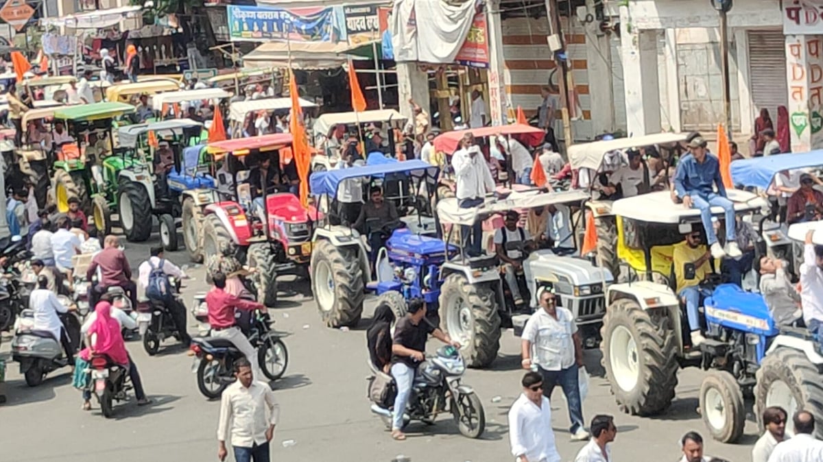 VIDEO: Bharatiya Kisan Sangh Takes Out Tractor Rally To Protest Land Pooling Act For Simhastha In...