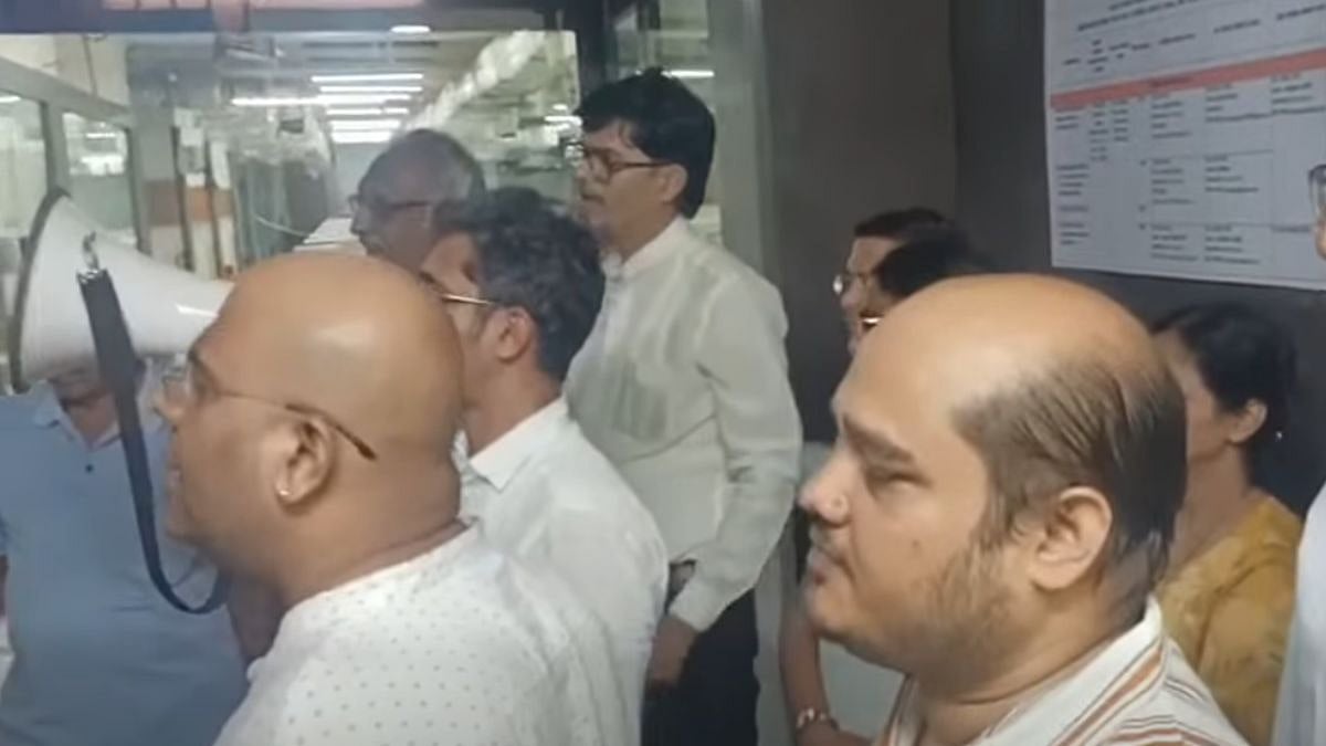 Navi Mumbai: Public Demonstration Held Over Alleged Corruption At Belapur Deputy Registrar's Office;...