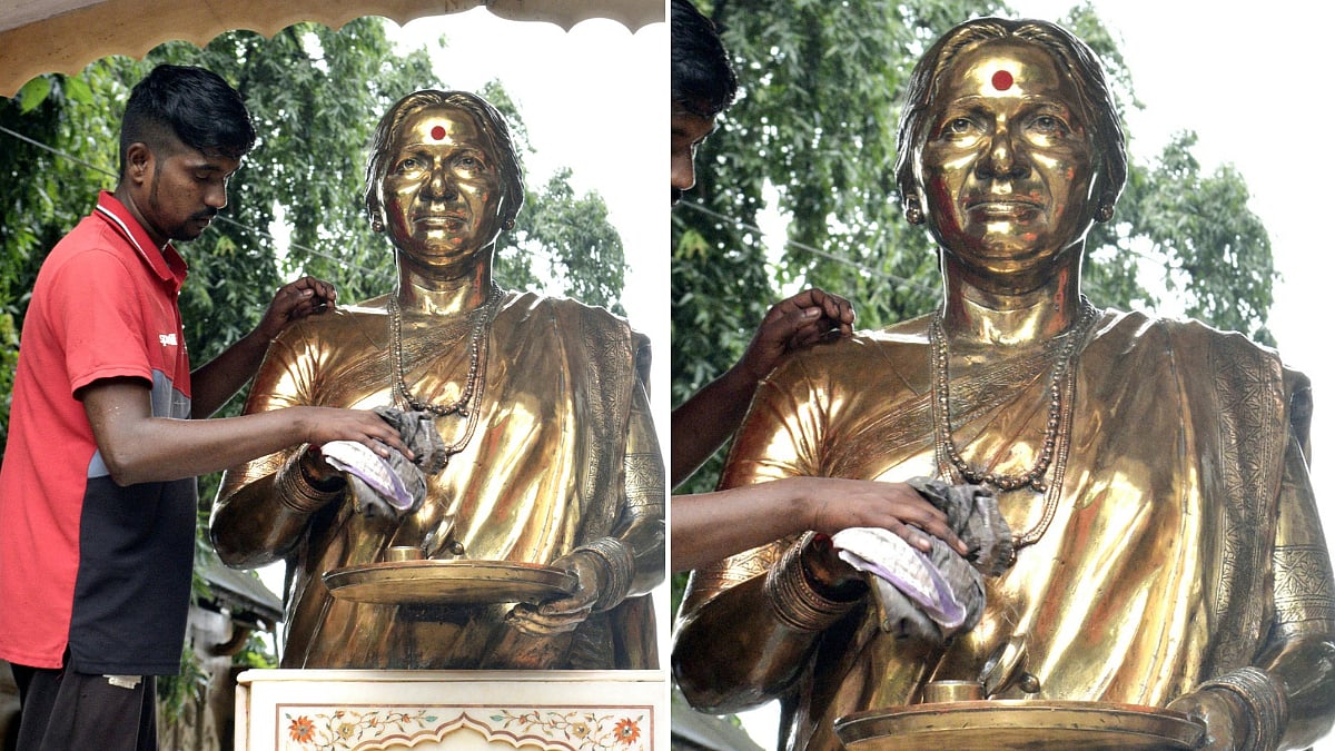 Mumbai: FIR Registered After Miscreants Throw Red Paint On Meenatai Thackeray’s Statue At Shivaji Park