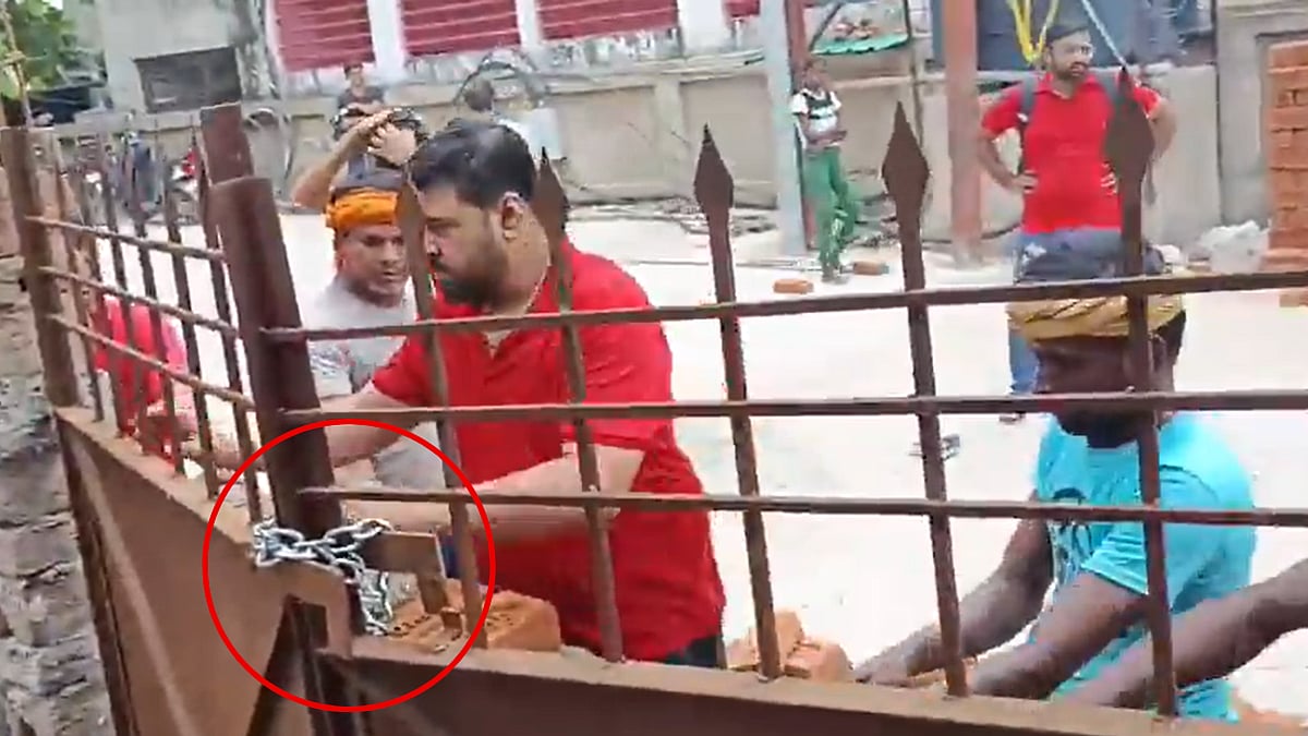 'No Fear Of Law', Former BJP MLA's Son Locks Entire Family In Their Own House In Varanasi, Builds Wall Boundary Outside Gate; Watch Video