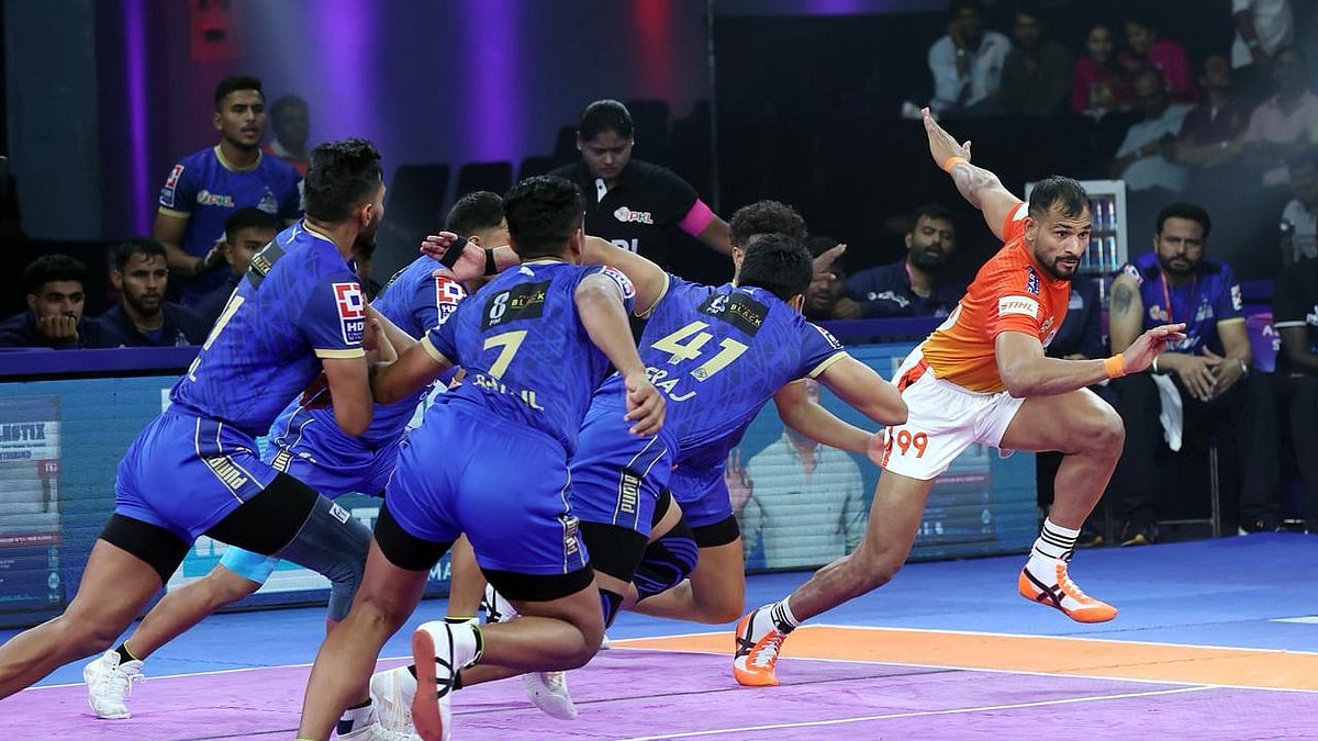 Haryana Steelers defenders chase Puneri Paltan raider during PKL 12 clash in Jaipur on Friday. | 
