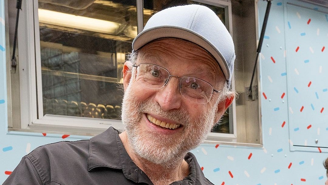 74-Year-Old Employee's Emotional Resignation Letter Goes Viral: Netizens Say, 'We Got Your Back'