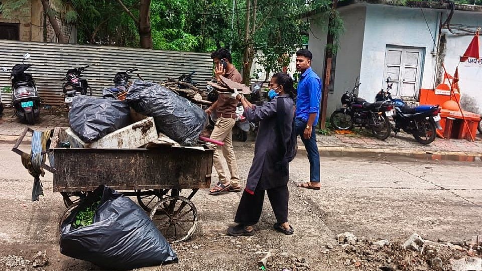 Team Of Around 100 People Searches For Rats In Indore's MY Hospital