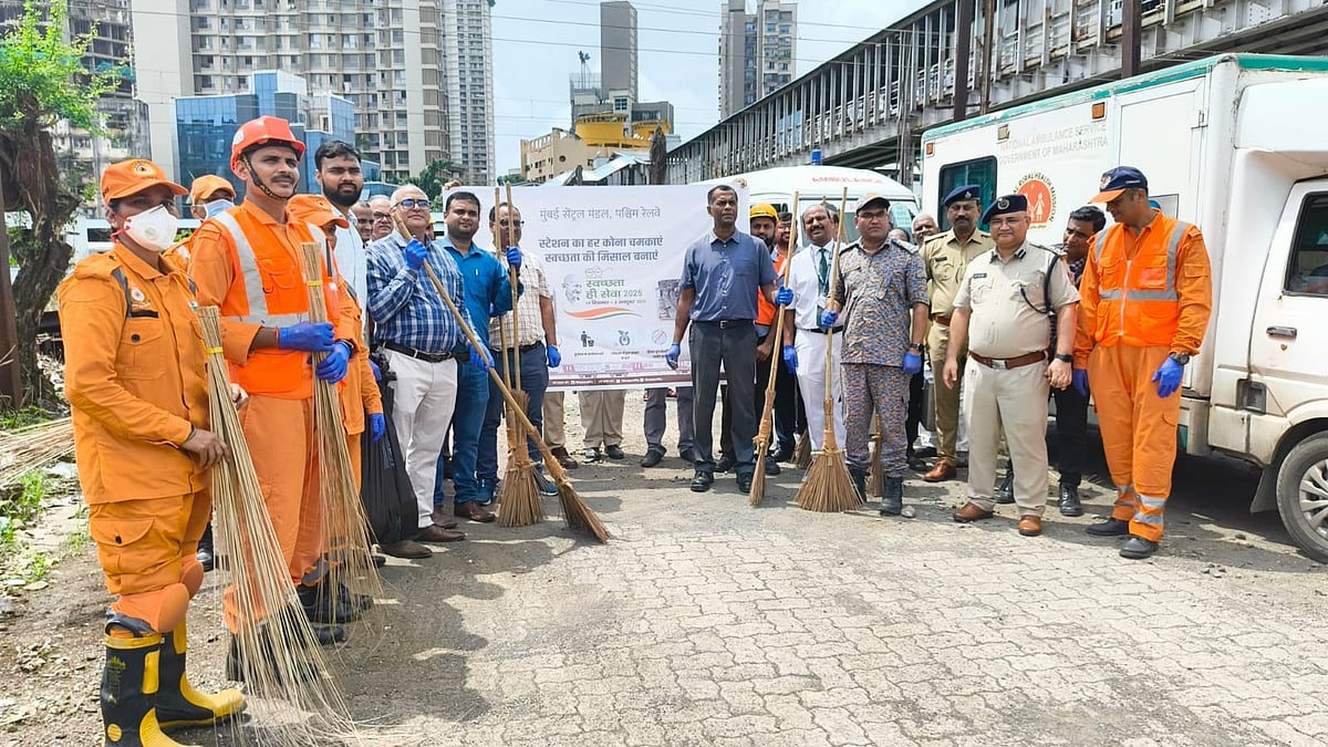 Western Railway Organizes Shramdaan Drive At Jogeshwari Under Swachhata Hi Seva Campaign