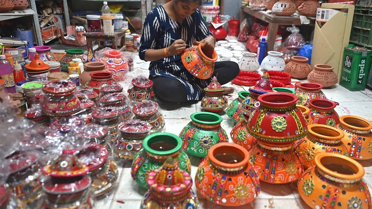 IN PICS: Shoppers Flock To Bhuleshwar Market For Navratri Preparations