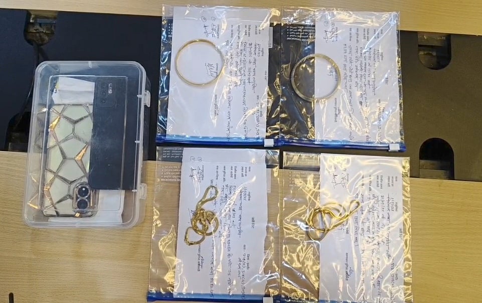 Two Arrested In Indore For Duping, Robbing Jewellery Showroom Employee | FP Photo