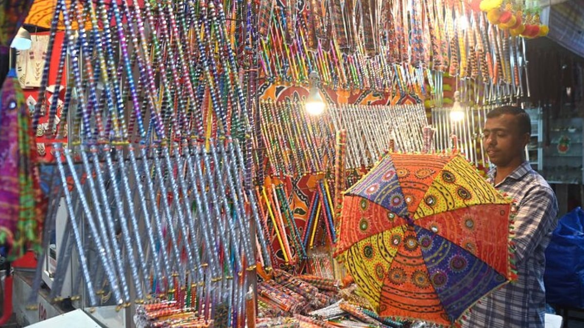 IN PICS: Shoppers Flock To Bhuleshwar Market For Navratri Preparations