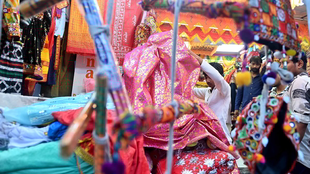 IN PICS: Shoppers Flock To Bhuleshwar Market For Navratri Preparations