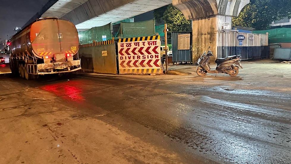 Mumbai News: Oil Truck Leak In Sewree Leaves Road Slippery; Fire Brigade Rushes For Cleanup