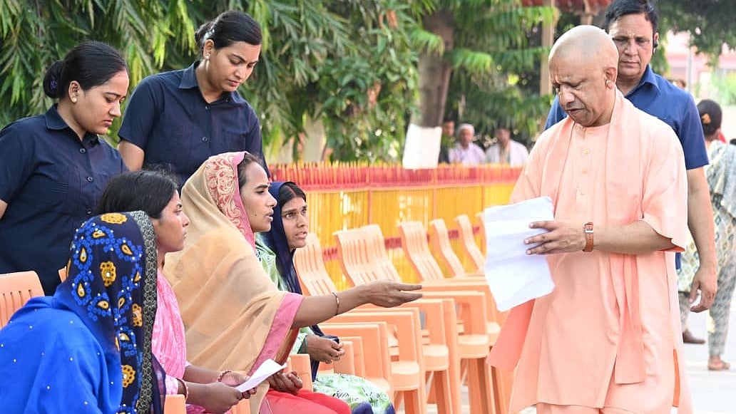 UP CM Yogi Adityanath Directs Officials For Swift Redressal Of Public Grievances On Navratri’s First Day |