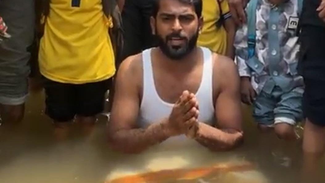 Chhatrapati Sambhajinagar VIDEO: Gevrai Sarpanch’s Unique Protest Demands Immediate Road Repairs