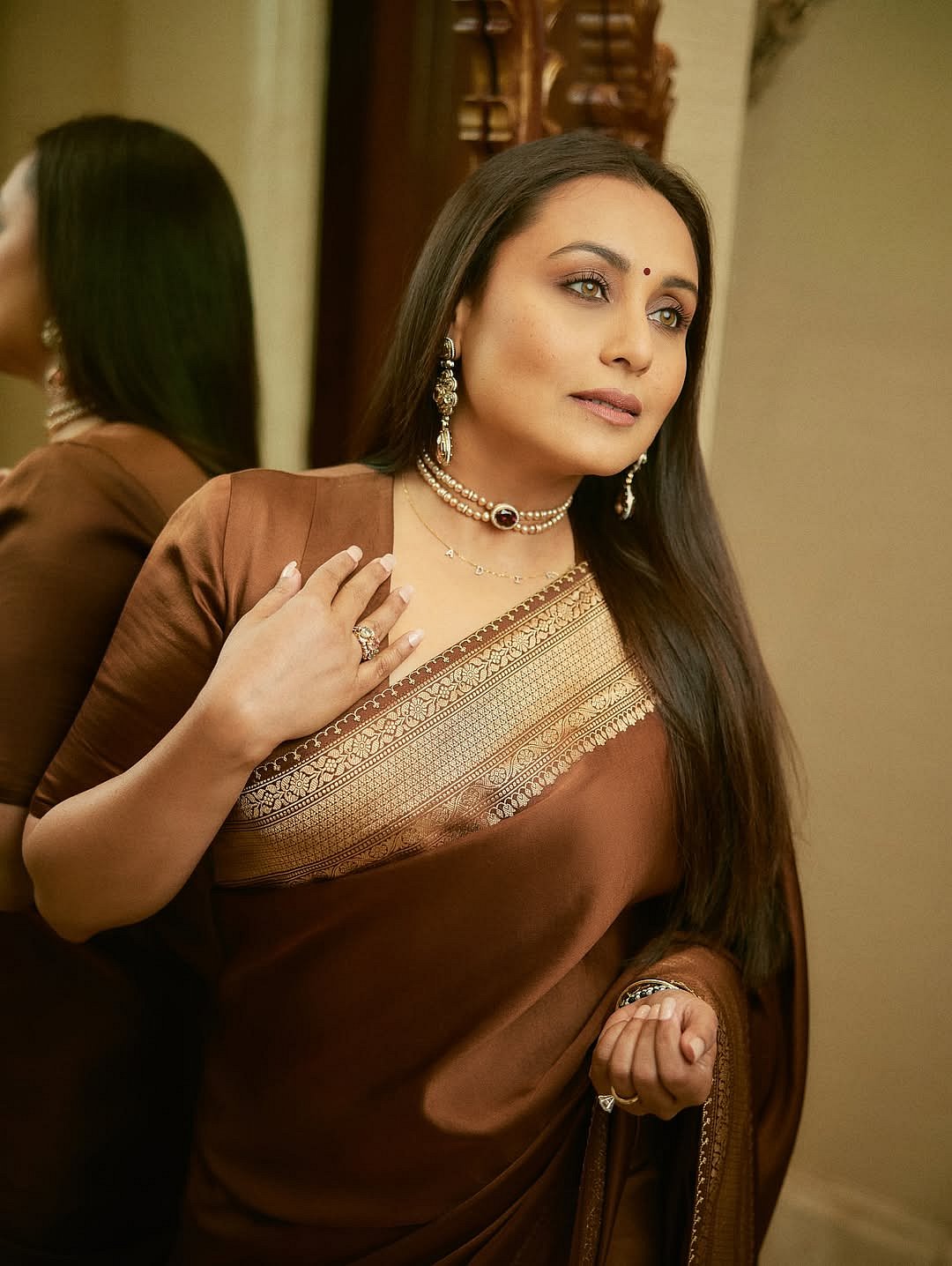 For the ceremony, Rani wore a mocha-coloured Sabyasachi Benarasi saree, handwoven and hand-dyed