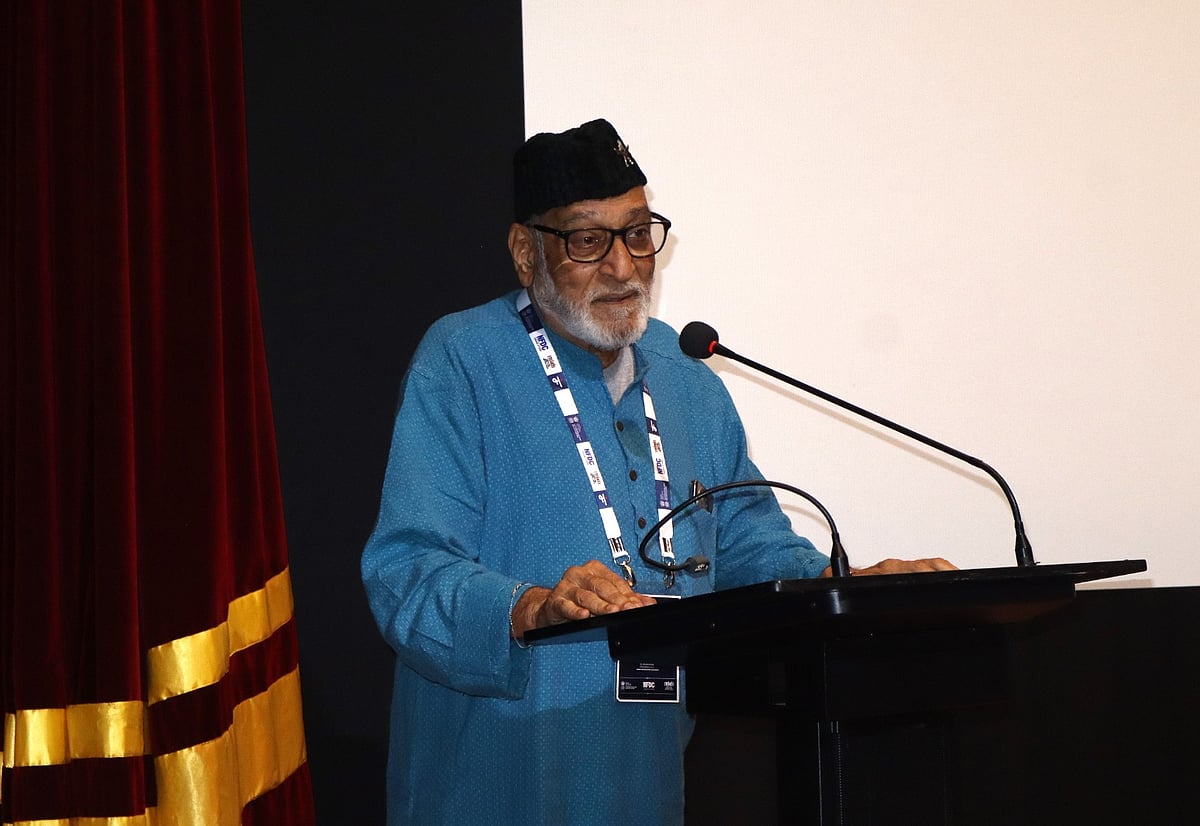 Dr Mohan Agashe