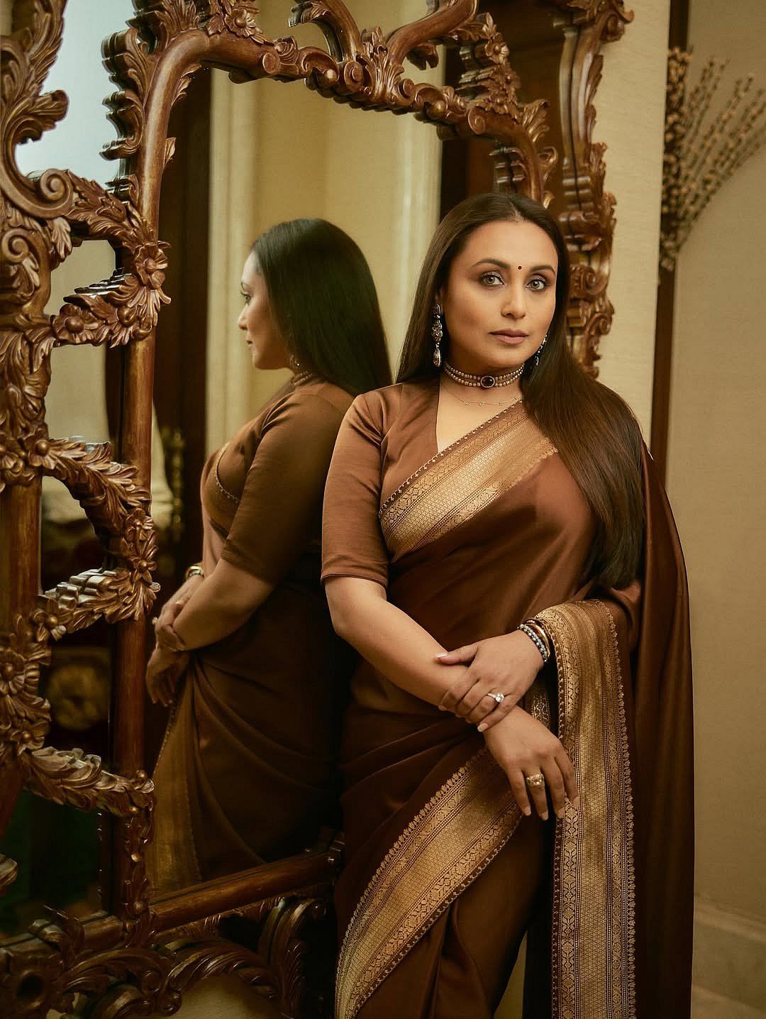 The jewellery detail won hearts, adding a personal and emotional touch to her appearance