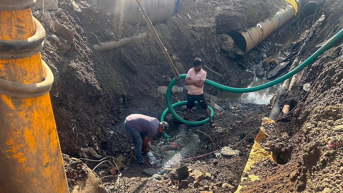 Pimpri-Chinchwad: Pune Metro Work In Nigdi Breaks PCMC's 1200 mm Diameter Water Pipeline; Repairs Underway - VIDEO