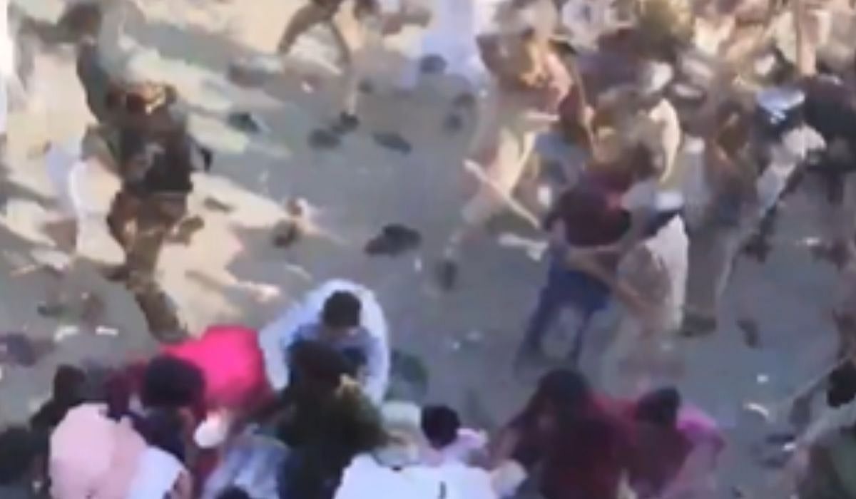 Police lathi charge | X/@OmkaraRoots