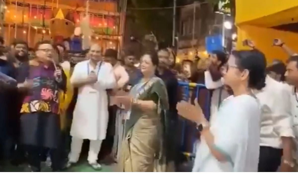 'There’s Kaba In My Heart..': CM Mamata Banerjee Claps As TMC MLA Madan Mitra Sings Inside Durga...