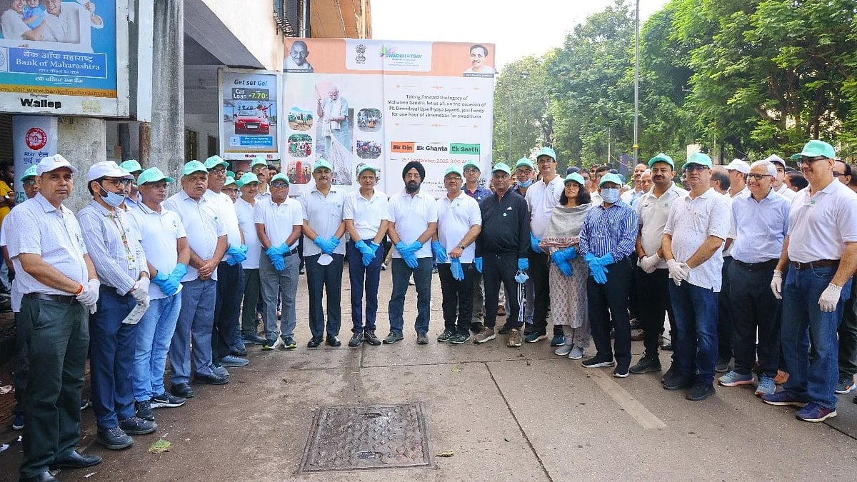 GM of CR and Additional Member (Traffic), Railway Board launch Shramdaan initiative-Ek Din, Ek Ghanta, Ek Saath on Central Railway, as part of Swachhata Hi Seva Campaign- 2025