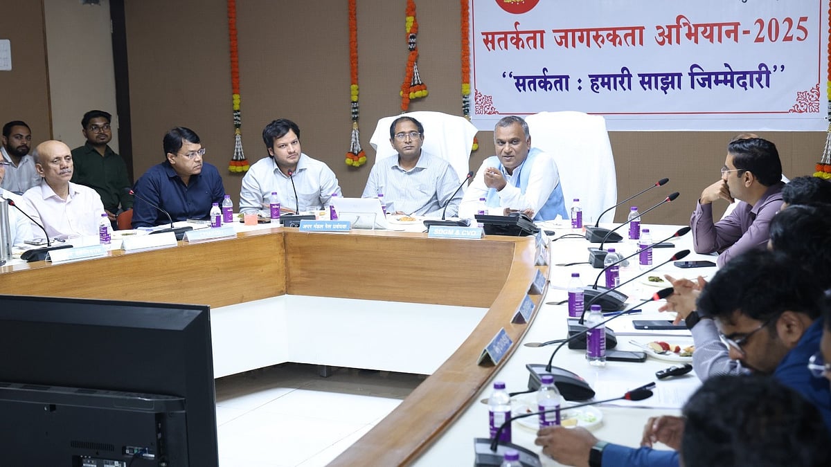 Solapur Division of Central Railway Ensures Passenger Safety and Support Amidst Heavy Rainfall and Flood-like Conditions