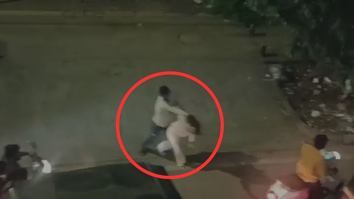 Pune Horror: Man Brutally Beats Woman In Public Opposite Shankar Maharaj Math - VIDEO
