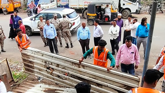 CSMC Removes 40 Encroachments At Roshan Gate In Chhatrapati Sambhajinagar To Ease Traffic Flow | Sourced 
