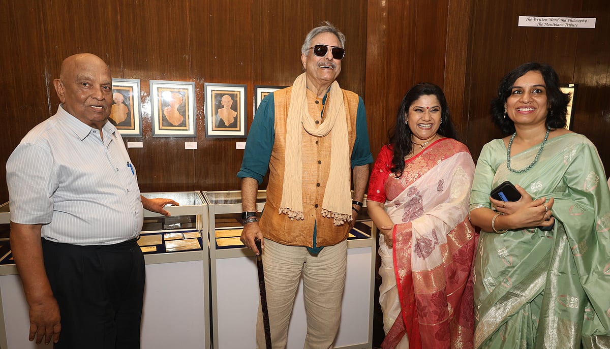 Kishor Jhunjhunwalla, Siddharth Kak, Renuka Shahane, Nidhi Choudhari sharing a moment at the show Me and My Gandhi ji at NGMA, Mumbai.