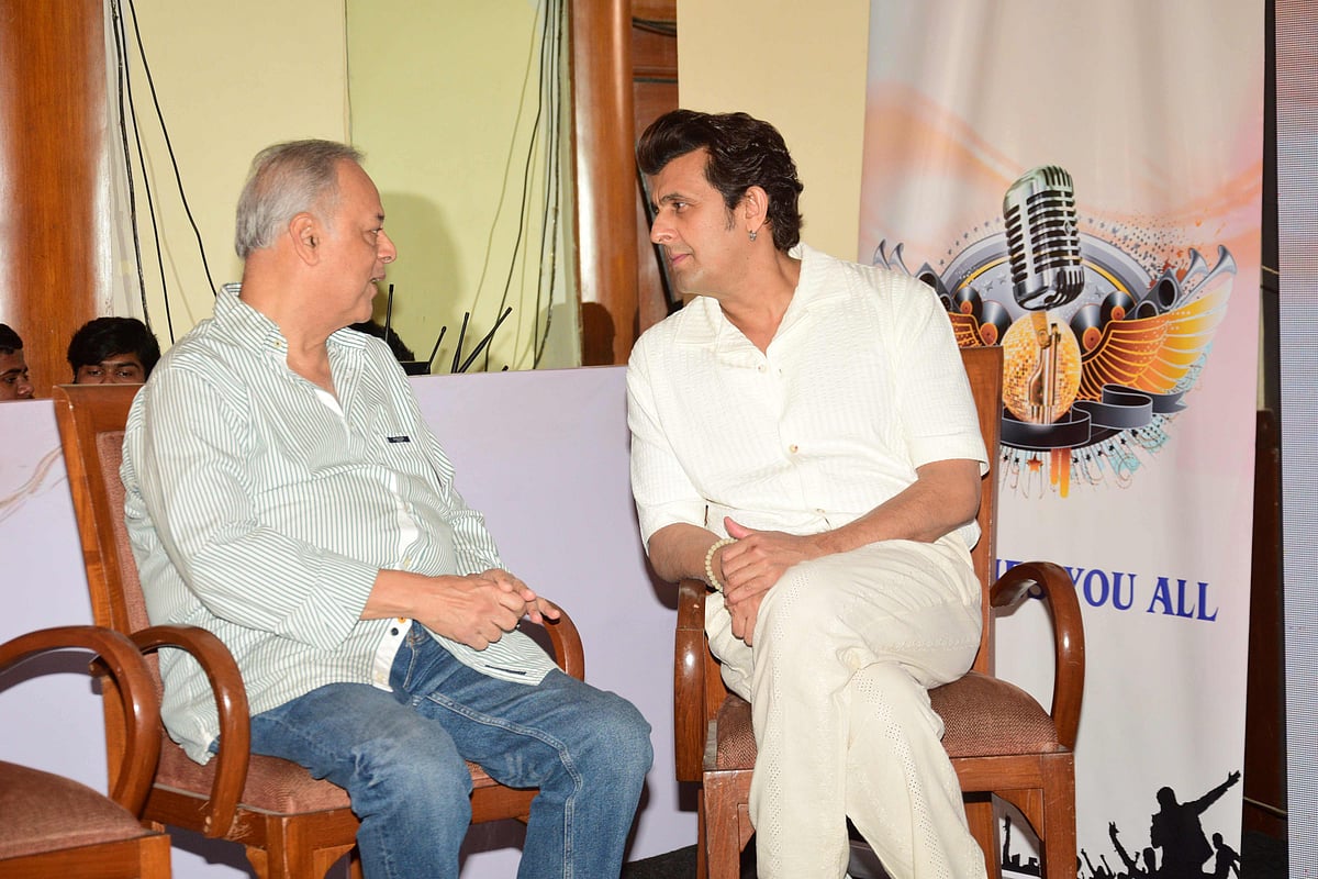 Shailendra Singh and Sonu Nigam at the landmark ISAMRA announcement for royalty distribution to musicians and chorus singers.