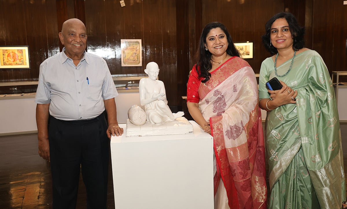 Kishor Jhunjhunwalla, Renuka Shahane, Nidhi Choudhari at Me and My Gandhiji exhibit at NGMA, Mumbai.