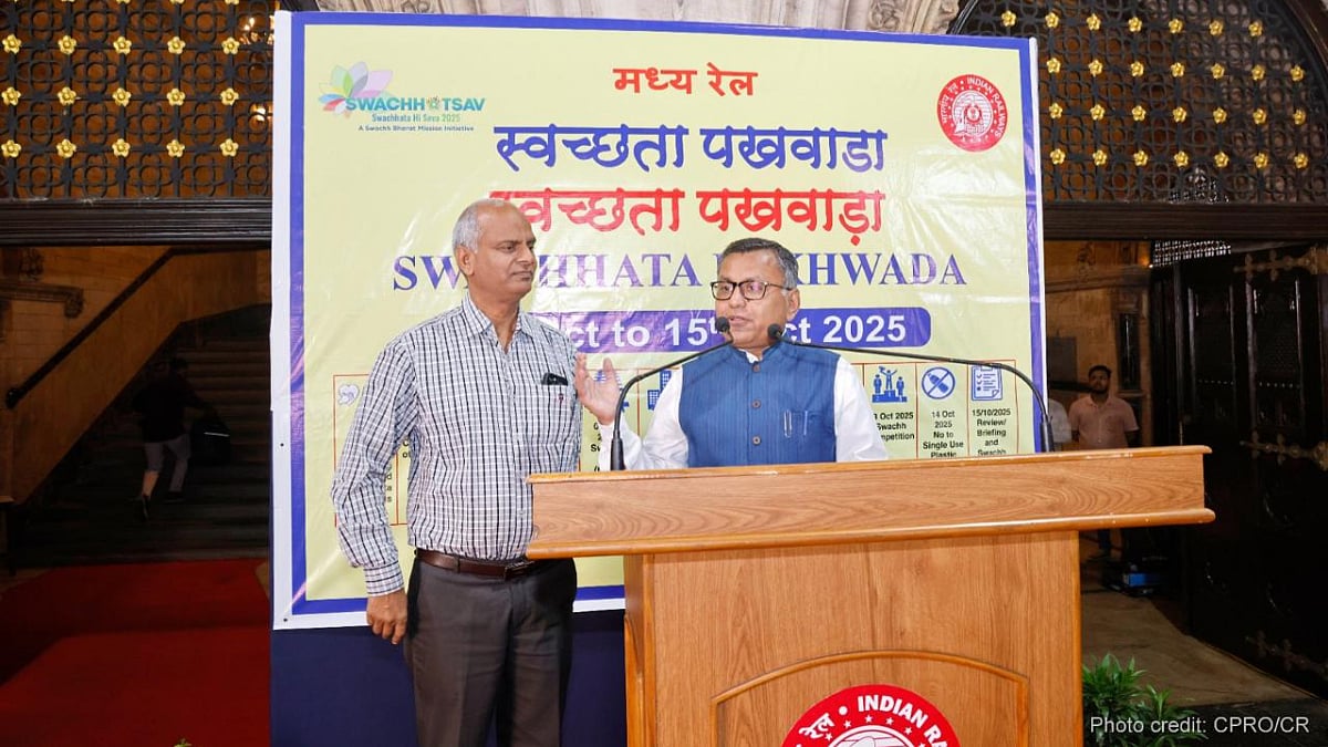 Mumbai News: Central Railway Launches 'Swachhata Pakhwada 2025', Officers And Staff Take Cleanliness Pledge