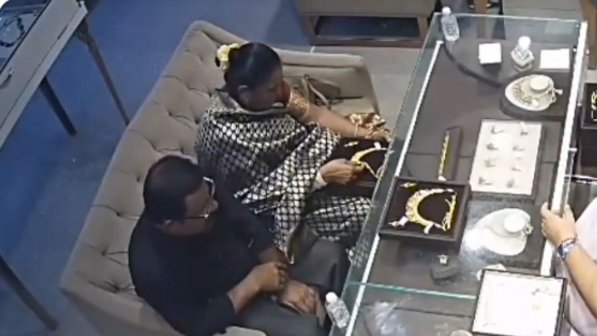 Thieves Caught On Camera: UP Couple Steal Gold Jewellery Worth ₹6 Lakh In Bulandshahr