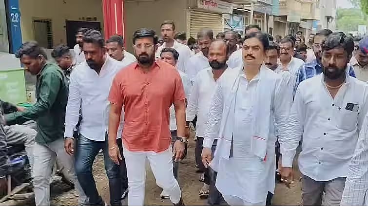 Nilesh Ghaywal with BJP MLC Ram Shinde