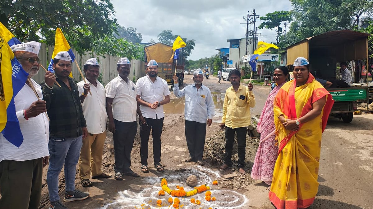 VIDEO: Pune Residents Perform ‘Pothole Pooja’ On Dussehra To Protest PMC Negligence