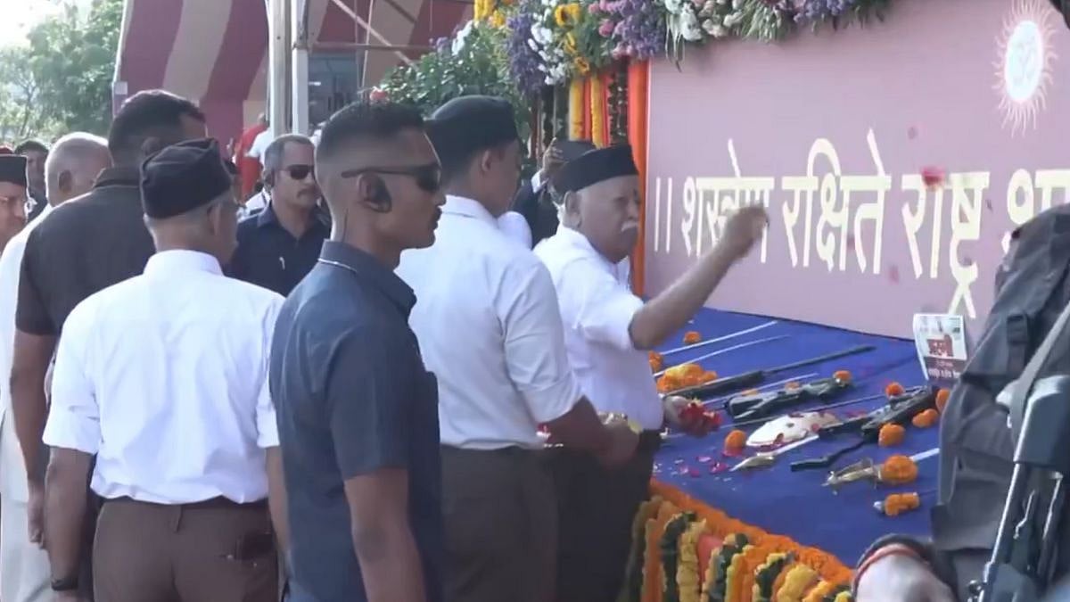 RSS Chief Mohan Bhagwat Performs 'Shastra Puja' On Occasion Of Vijayadashmi 2025 – Videos