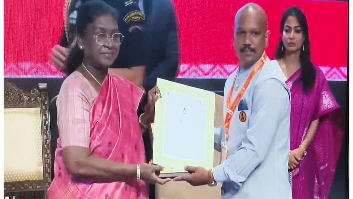Vaibhav Maruti More Wins National Art Exhibition Award