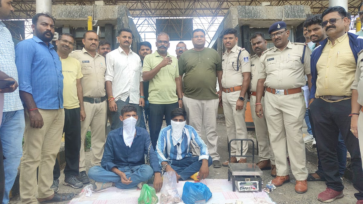 MP News: Two Robbery Accused Held In Sendhwa; ₹10cr Gold, 3.5l Cash, Arms Seized | 