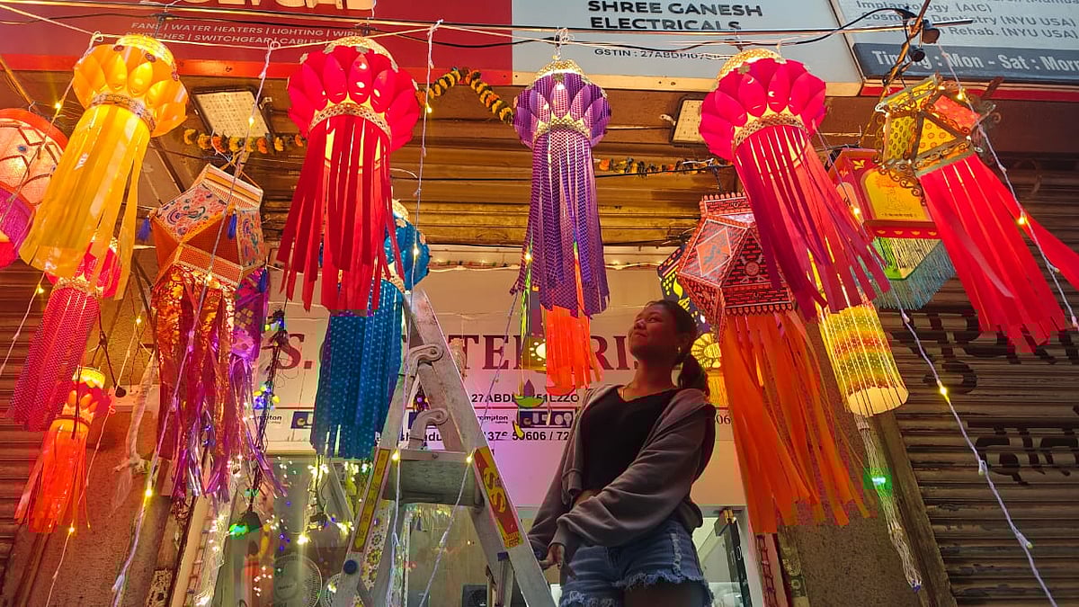Kandeels available for Diwali festival in Thane market pics