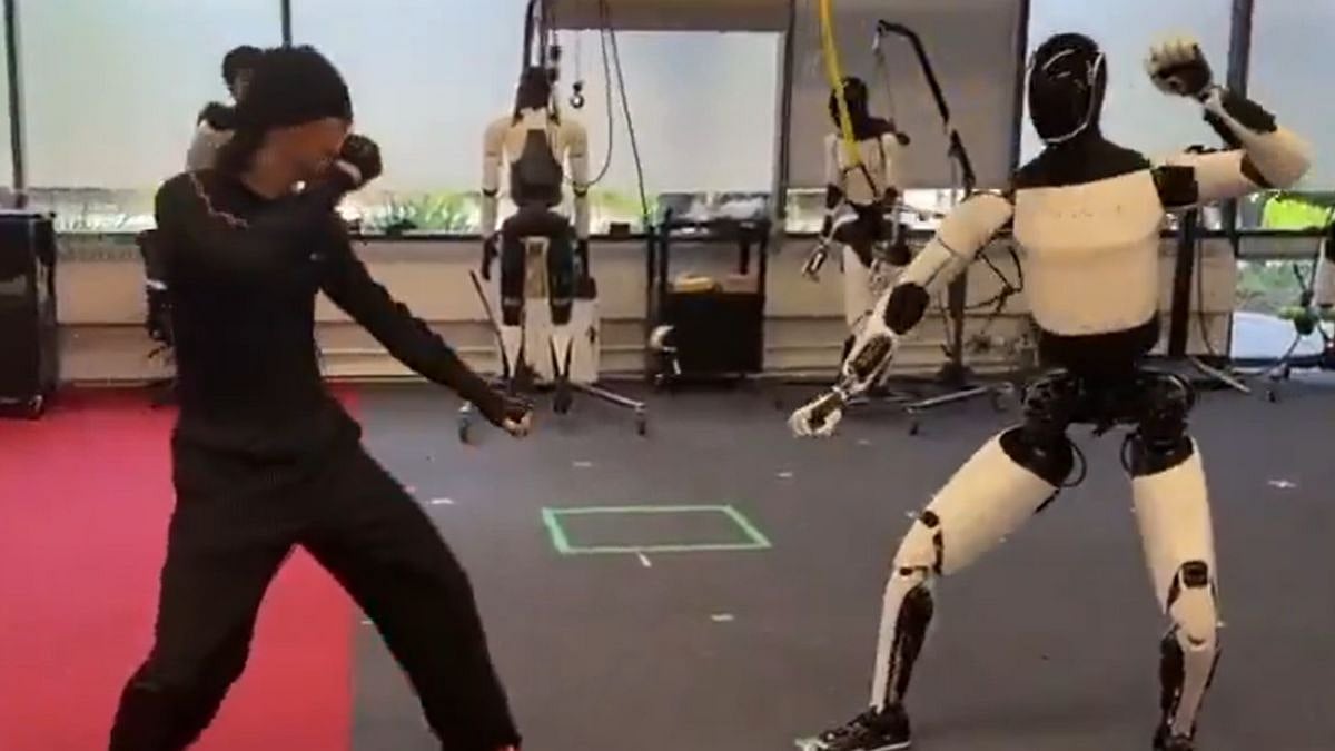 'This Can't Be Real..': Tesla’s Humanoid Robot Optimus Learns Kung Fu, Leaves Netizens Stunned; WATCH