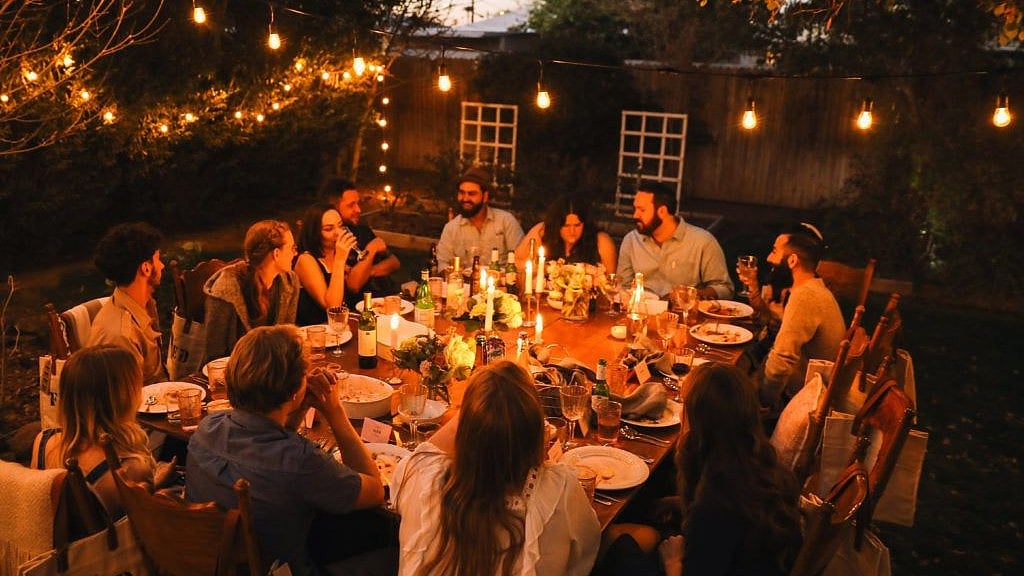 Indore Food Corner: Check Out Best Rooftop & Pool-Side Restaurants For A Friends' Night Out
