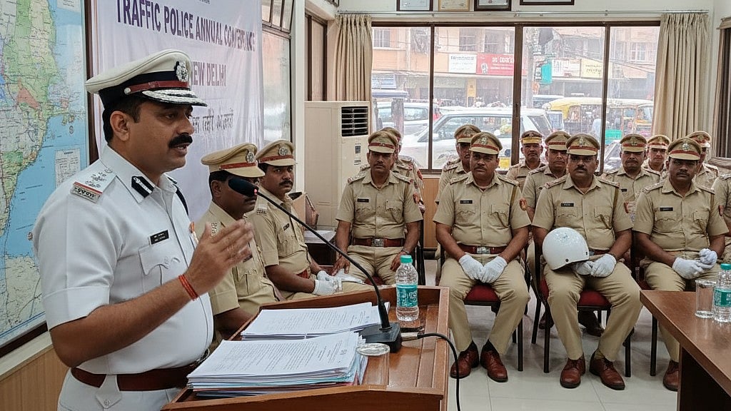 Indore News: Commissioner Instructs Senior Officers To Be Present In Field For Efficient Traffic Management