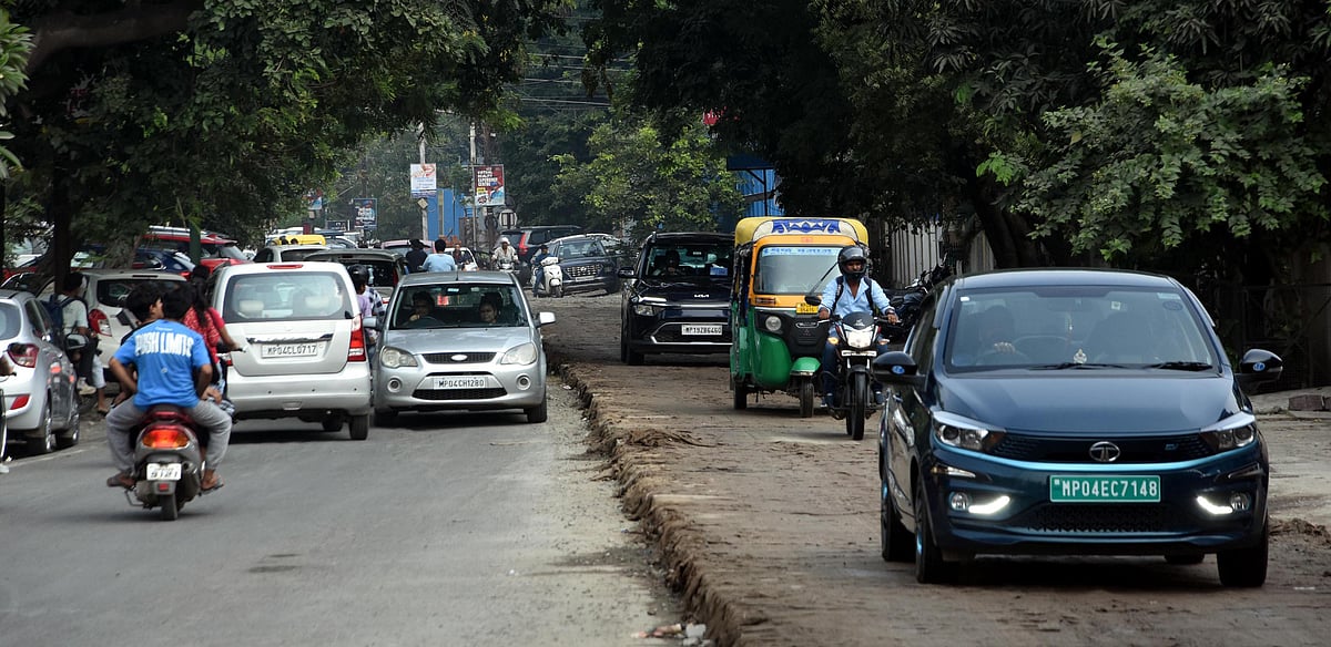 Bhopal News: Road Repair Clash With Diwali Rush Sparks Traffic Chaos In City