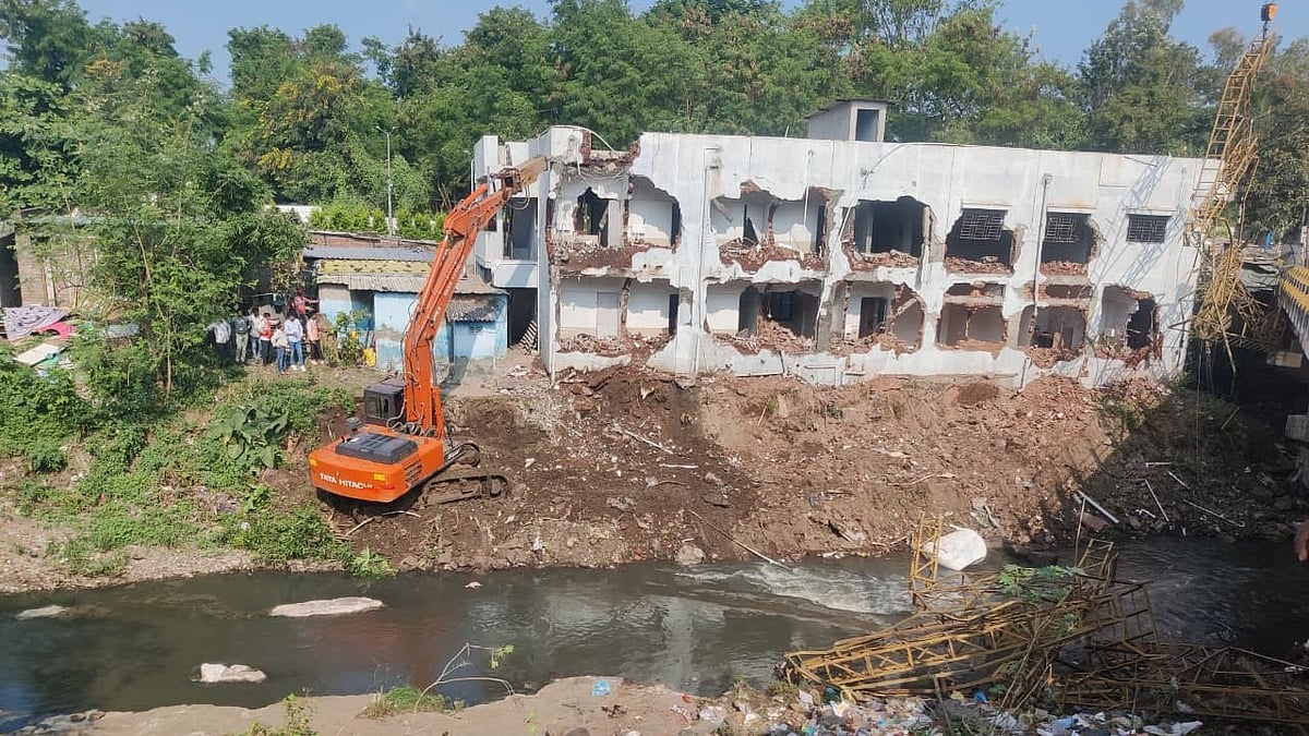 Nashik: NMC Razes Unauthorised Building Of RPI Leader Prakash Londhe After Arrest In Satpur Firing Case |