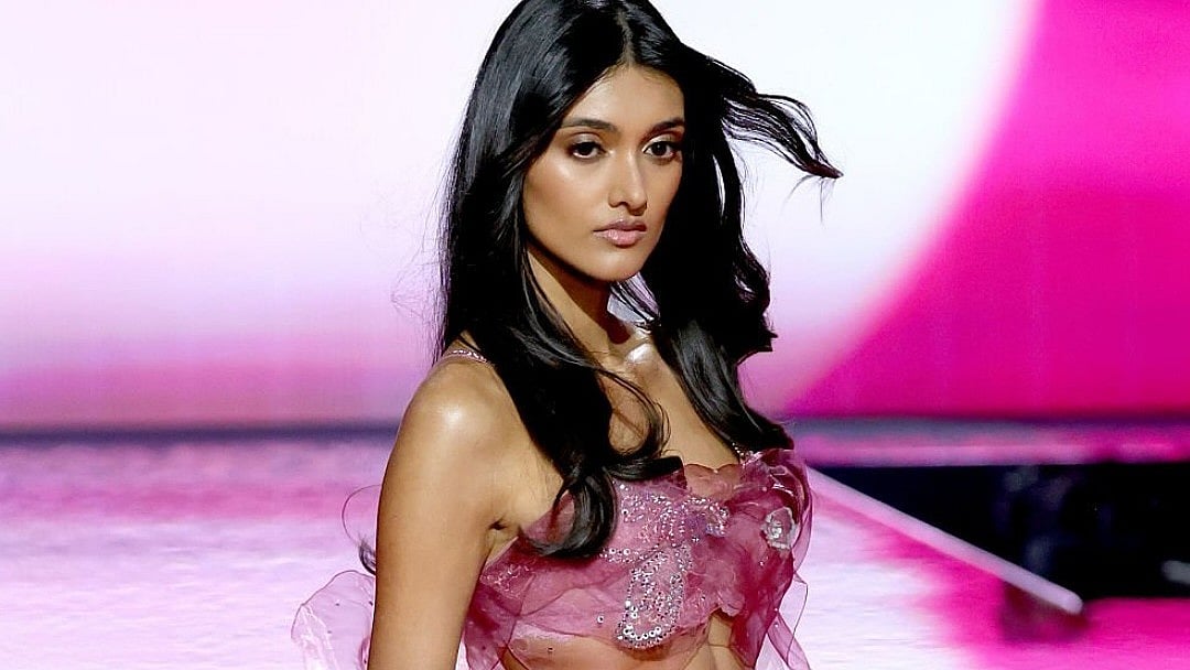 British-Indian model Neelam Gill at Victoria’s Secret Fashion Show 2025 | Image courtesy: Instagram (@fashunwithviren)