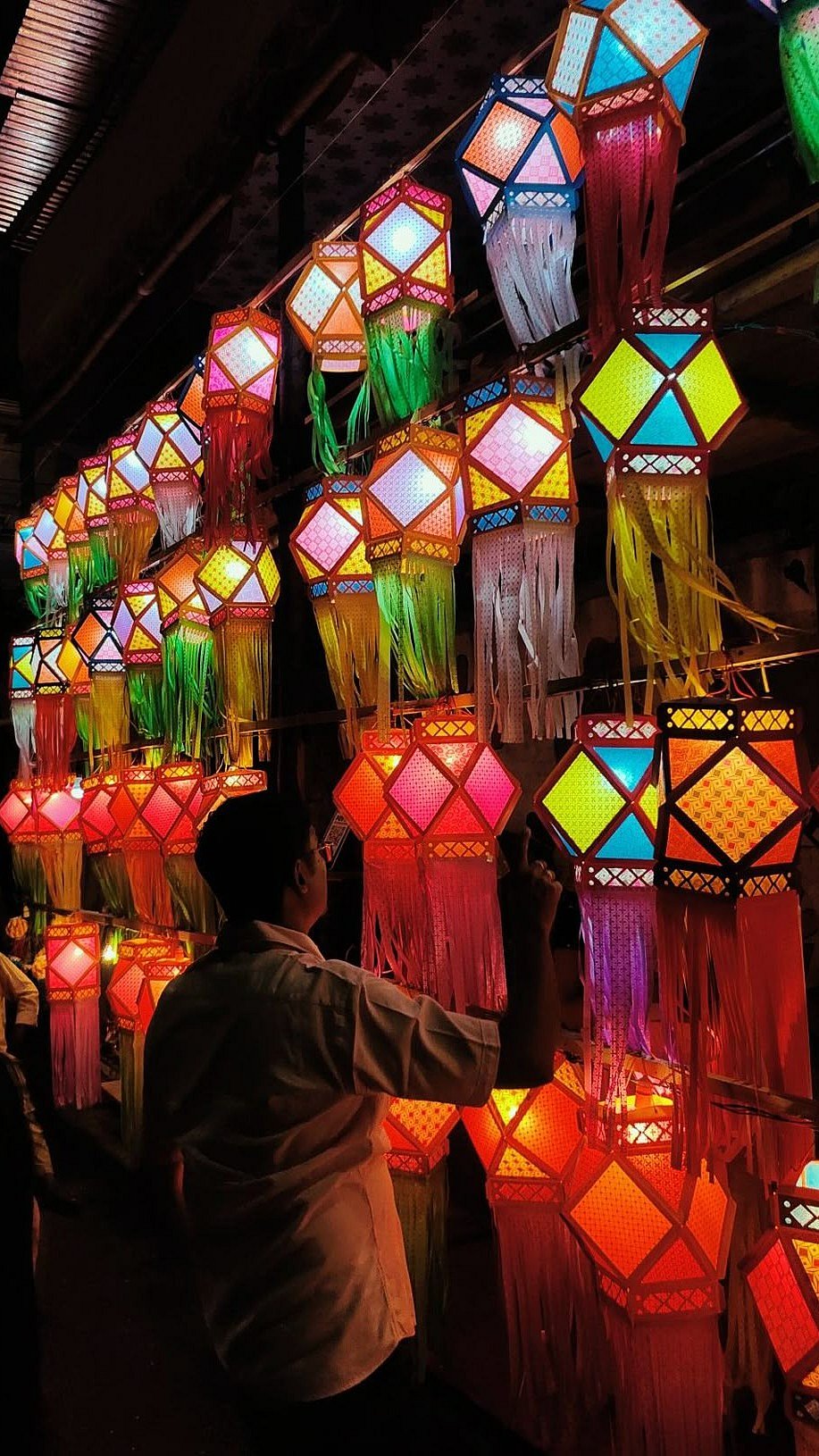 Mumbai Guide: Shopping For Diwali? Visit Mumbaikars' Favourite Farsan Galli This Dipavali