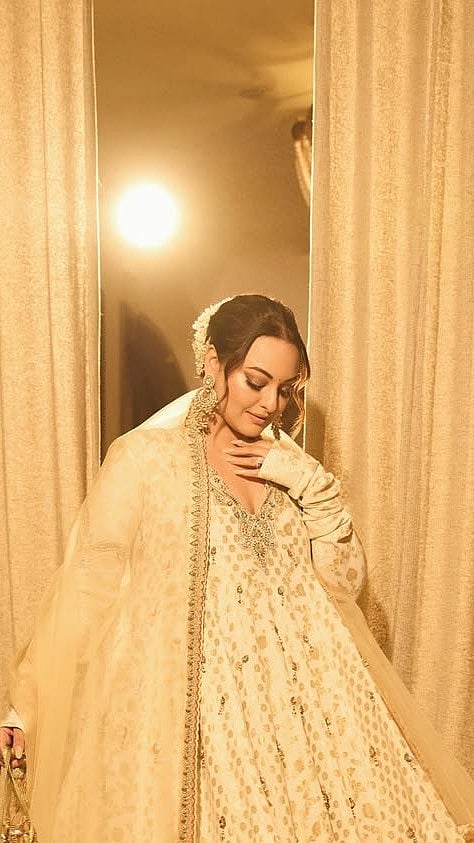 Sonakshi Sinha Channels 'Heeramandi's' Royal Vibe At Diwali 2025 Bash