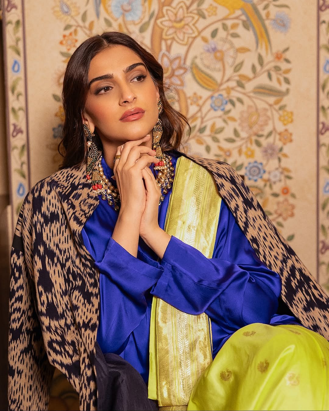 Sonam kept her beauty look timeless and minimal. With soft curls framing her face and natural, glowing makeup, she achieved the perfect balance between elegance and ease