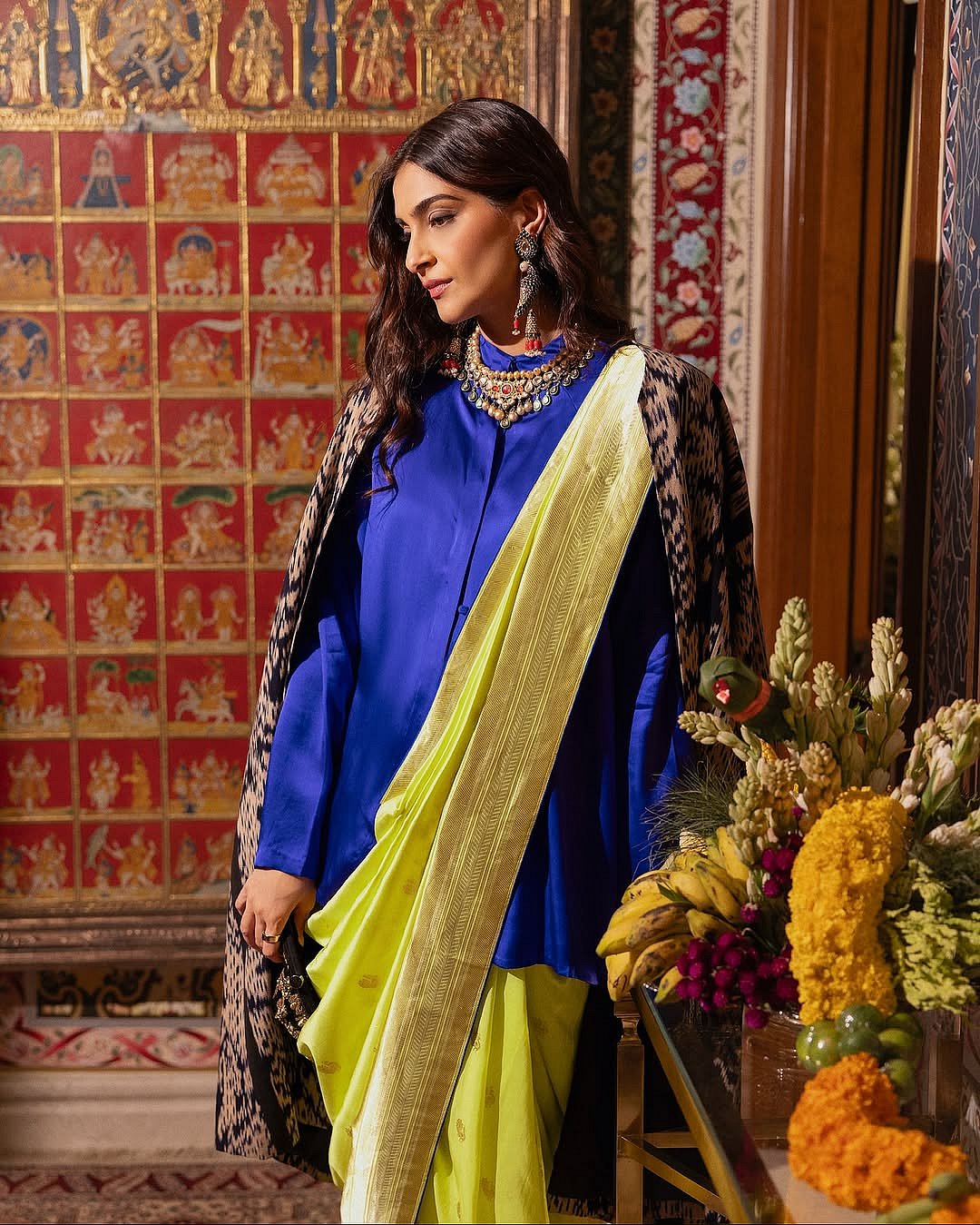 The magic behind Sonam’s impeccable looks often comes from her sister and stylist, Rhea Kapoor. If you’re searching for quick yet statement-making festive outfit ideas, take notes from Sonam’s look