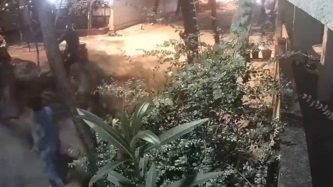 2 Men Chop Off Woman's Fingers During Robbery Bid In Karnataka's Bengaluru (Screengrab) | X/@dpkBopanna