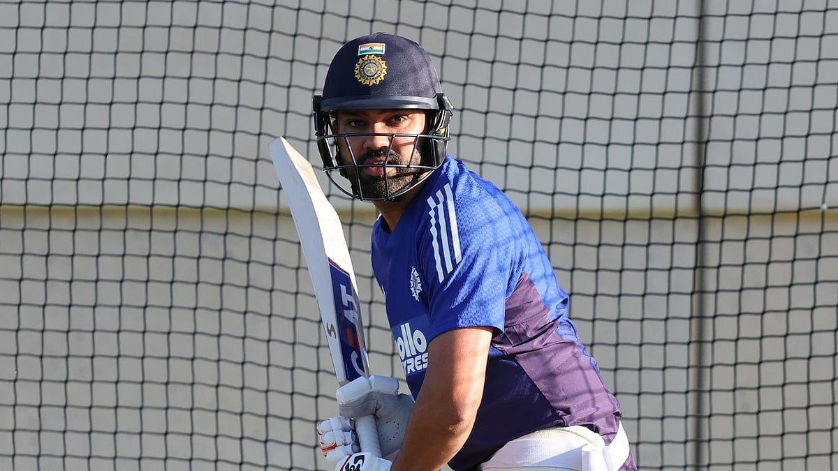 IND vs AUS, 2nd ODI: Was Rohit Sharma Trying To Invite Paparazzi Into The Bus After Team India...