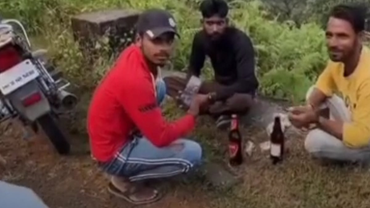 Video: Visitors Beat Men Consuming Alcohol Near Chhatrapati Shivaji Maharaj’s Raireshwar Fort In...